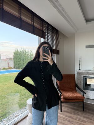 BELDEN OTURTMALI DÜĞME AKSESUARLI GÖMLEK-Siyah