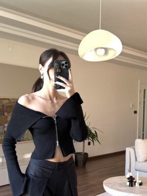 Bardot Yaka Kol Yırtmaç Detaylı Fermuarlı Triko-Siyah